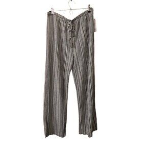 Time And Tru Cover up Pants‎